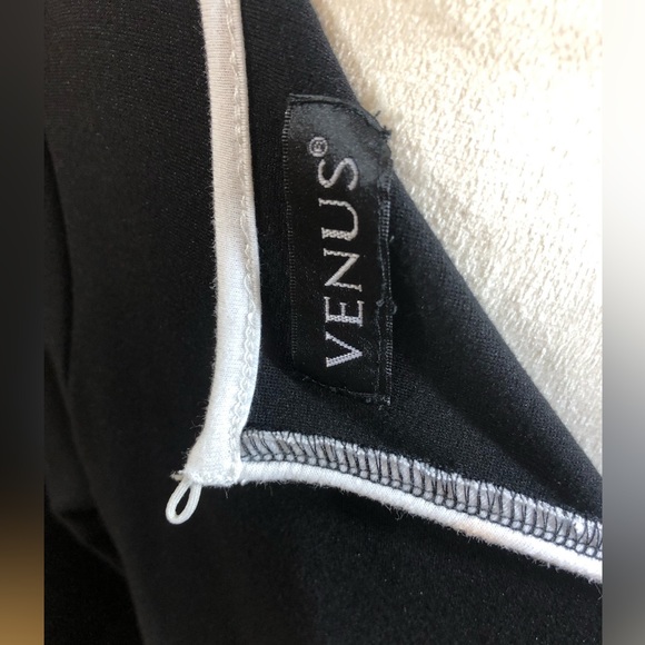 Venus Black & White Streamlined Dress. Size 10/12 - Picture 5 of 5